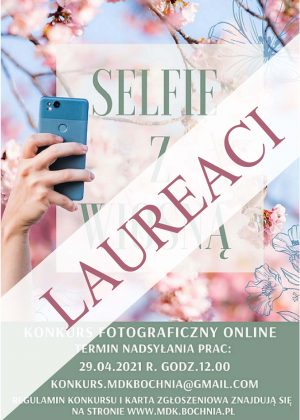 Plakat informujący o konkursie "Selfie z wiosna" po przekątnej umiejscowiony jest napis "LAUREACI"